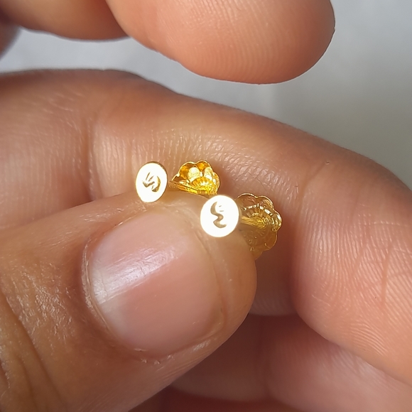 Beautiful new small earrings - Picture 9 of 9